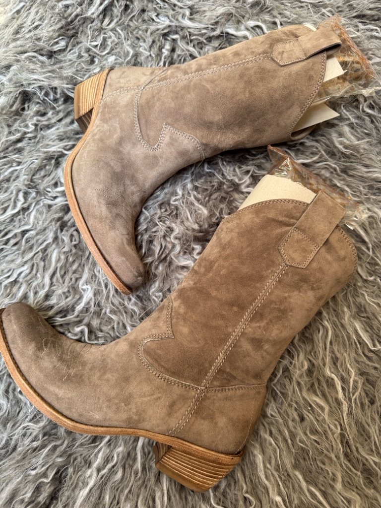Gorgeous Suede Western Style Boots - Taupe